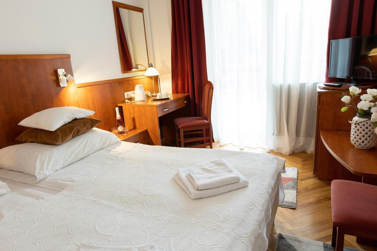 Helios Hotel Apartments Budapest Ngoại thất bức ảnh